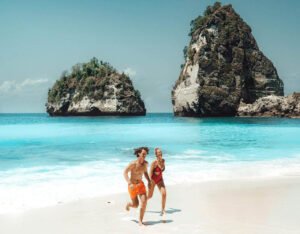 Nusa Penida Island_0007_diamond-beach-nusa-penida-couple